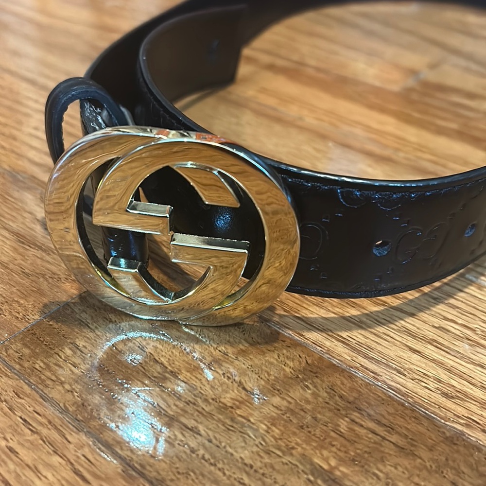 Gucci Belt (Black), gold buckle. 41/120